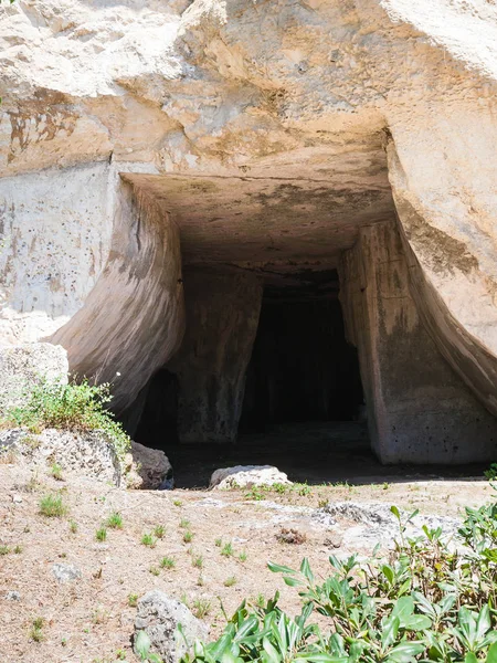 Ingången till Grotta dei Cordari i Syrakusa — Stockfoto