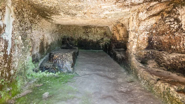 古希腊剧场的人工洞穴 — 图库照片