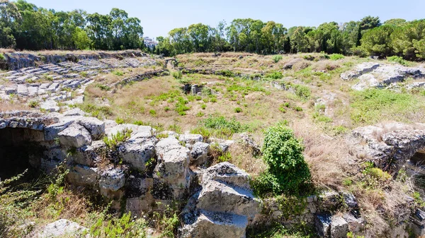 Ancient roman Amphitheatre in Syracuse city — Stock Photo, Image