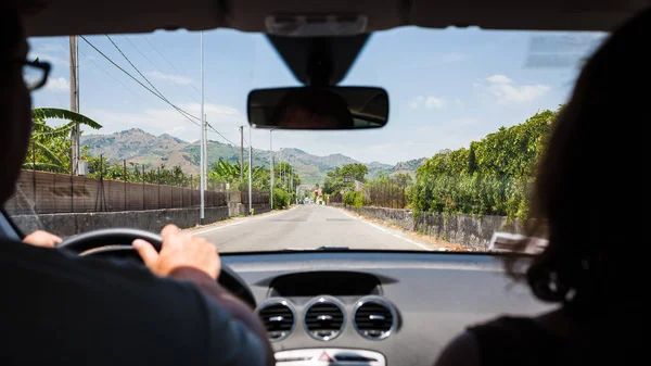 Driving a car in country region in Sicily — Stock Photo, Image