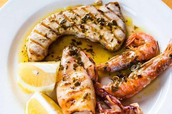 Sicilian grilled fish and seafood mix close up — стоковое фото