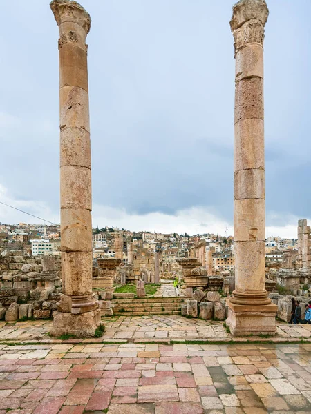 Колонны Храма Артемиды в Герасе зимой — стоковое фото