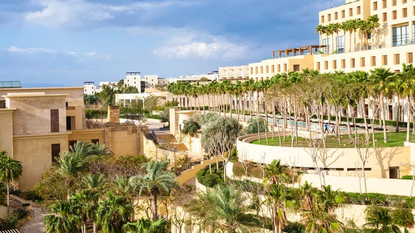 Kempinski spa sur la mer Morte dans une journée ensoleillée d'hiver — Photo