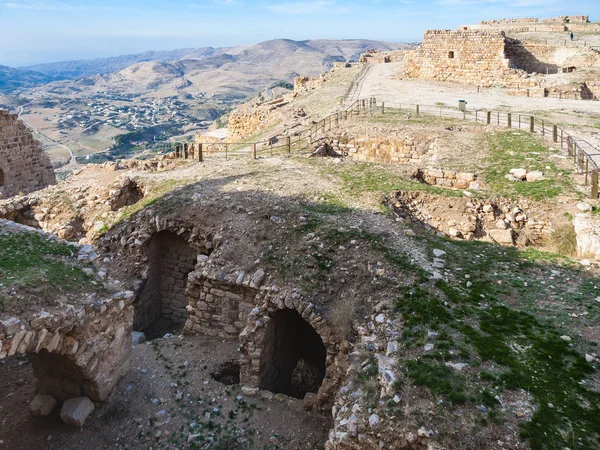 Camere rovinate sulla corte superiore del castello di Kerak — Foto Stock