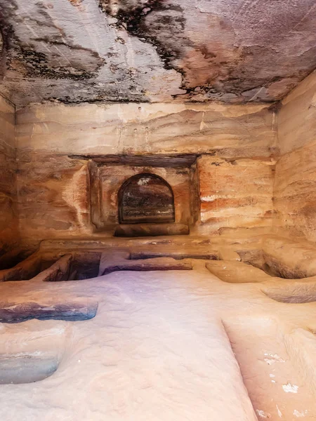 Interior do túmulo antigo na cidade de Petra — Fotografia de Stock