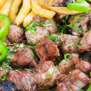 birçok adet Arabistanlı kuzu kebabı yakın çekim