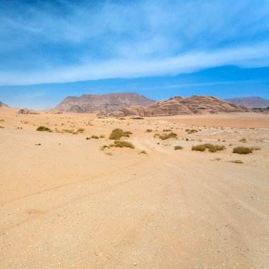 Wadi Rum çöl kum yolları