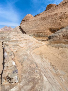 kayalar Wadi Rum kanalda toplama su ile