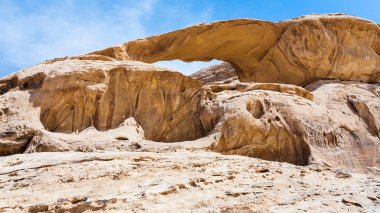 Wadi Rum çöl Rock'ta Köprüsü