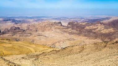 Wadi Araba çevresinde dağlarının görünümü