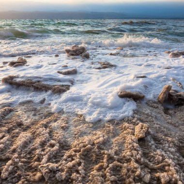 Kristal sahil, Dead Sea kış akşamında