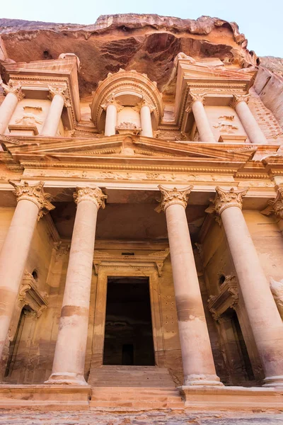 Templo do Tesouro (Al-Khazneh) na cidade de Petra — Fotografia de Stock