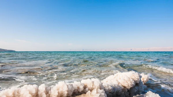 Sale cristallino da vicino sulla riva del Mar Morto — Foto Stock