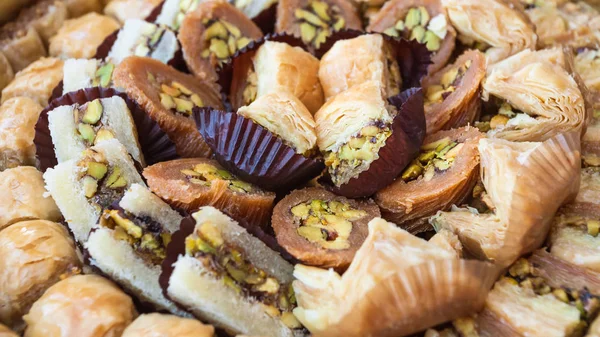 Pastelería tradicional árabe dulce baklava de cerca — Foto de Stock