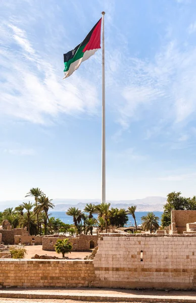 Bandeira da Revolta Árabe sobre o Castelo de Aqaba — Fotografia de Stock