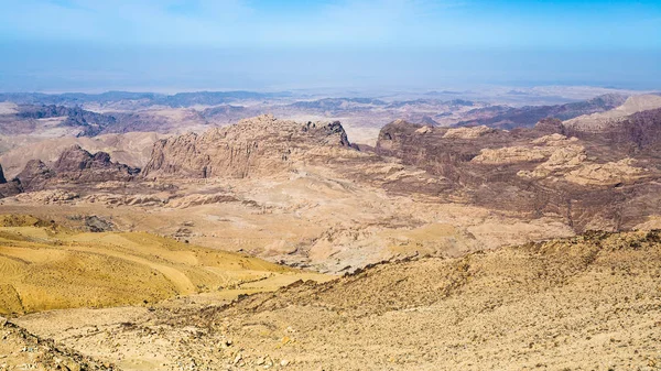 Kilátás nyílik a hegyekre a következő látnivaló környékén: Wadi Araba terület — Stock Fotó