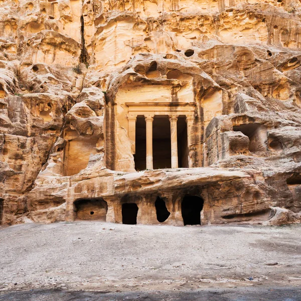 Templo de Nabatea en la pequeña ciudad de Petra — Foto de Stock