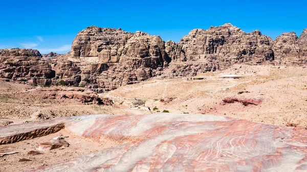 Zandsteenrotsen in de stad Petra — Stockfoto
