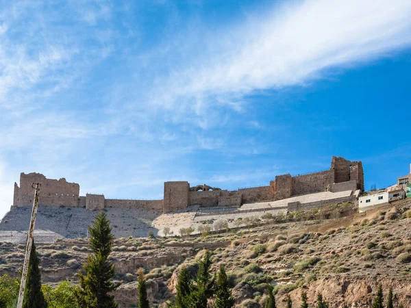 Cielo azul sobre el castillo de Kerak en Joordan — Foto de Stock