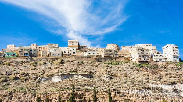 Vista dal basso della città di Al-Karak in Giordania — Foto Stock