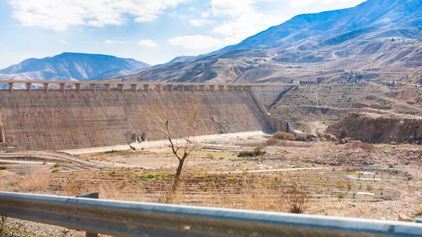 Wadi grevcilerin nehir, nehir yatağı al Mujib Barajı — Stok fotoğraf