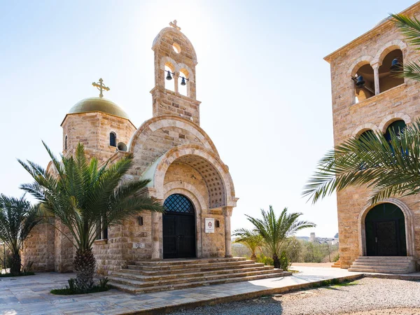 Православна Церква Іоанна Предтечі і вежа — стокове фото