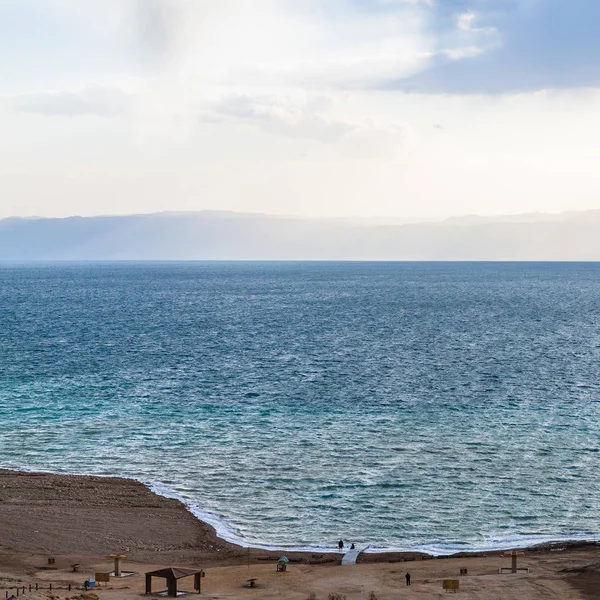 Boven weergave van dode zee vanuit Jordanië kust in de winter — Stockfoto