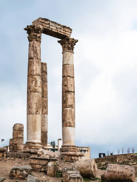 Kolumny świątyni Herkulesa w Amman Citadel — Zdjęcie stockowe
