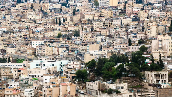 Vista delle case appartamento nella città di Amman in inverno — Foto Stock