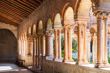Basilica di Cloister içinde San Zeno arcade