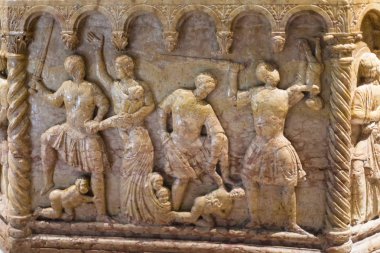 Verona Duomo Katedrali'nin vaftiz yazı tipinin dekor