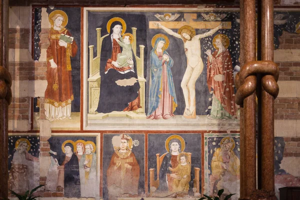 Muurschildering in de basiliek van San Zeno in Verona — Stockfoto