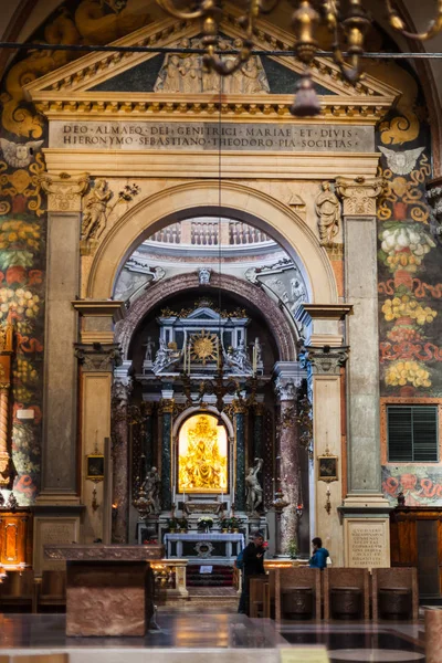 Nef de la cathédrale de Duomo à Vérone — Photo