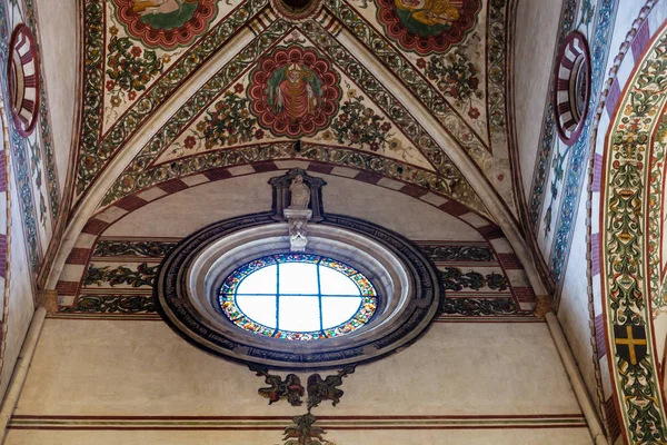 Janela e teto em Chiesa di Sant Anastasia — Fotografia de Stock