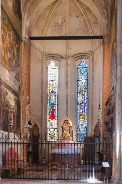 Kapel met altaar in de chiesa di Sant Anastasia — Stockfoto