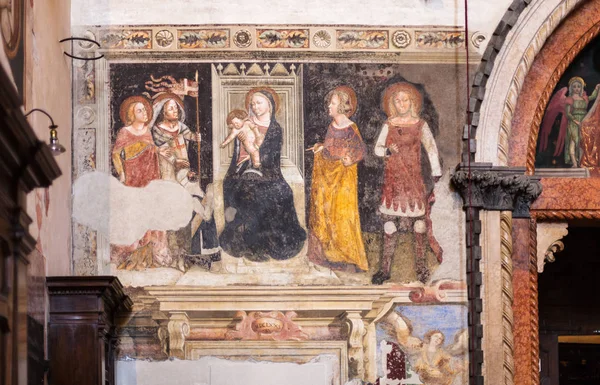 Muurschildering in chiesa Sant Anastasia in Verona — Stockfoto