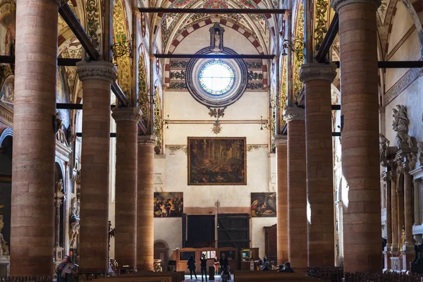 Interiér chiesa di Sant Anastasia v Verona — Stock fotografie