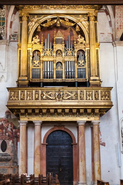 Varhany v Chiesa di Sant Anastasia ve Veroně — Stock fotografie
