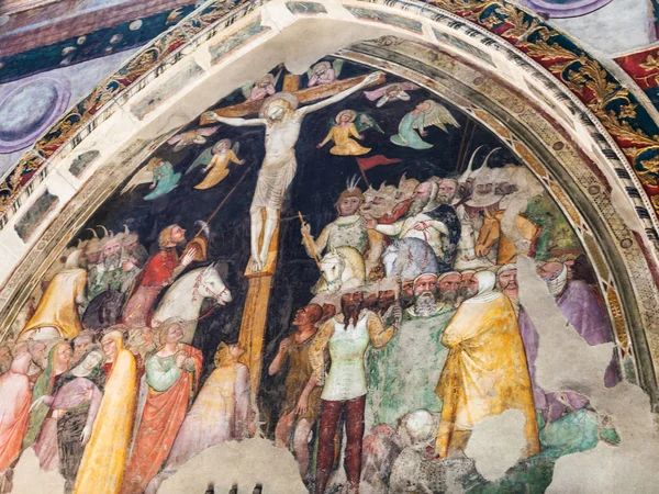 Crocifissione di Turone di Maxio in Chiesa San Fermo — Foto Stock