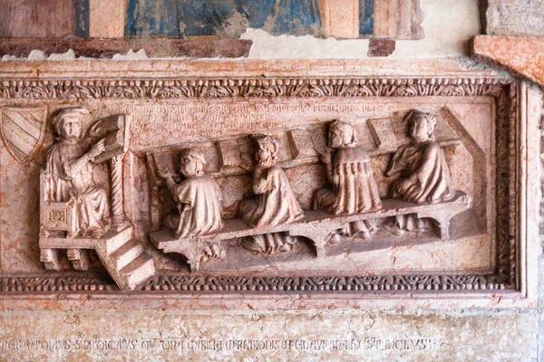 Tombstone of jurist Antonio Pelacani in San Fermo — Stock Photo, Image