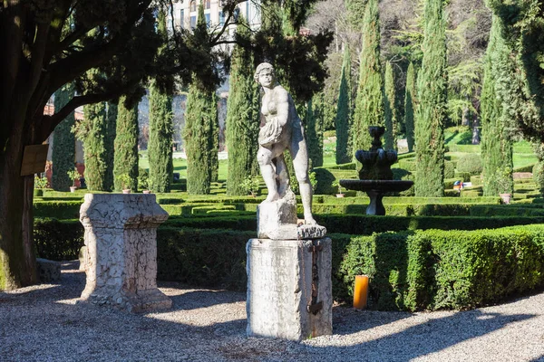 Landschaft des Giusti Gartens in Verona im Frühling — Stockfoto