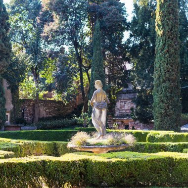 Bahar Verona şehrinde Giusti bahçe heykeli