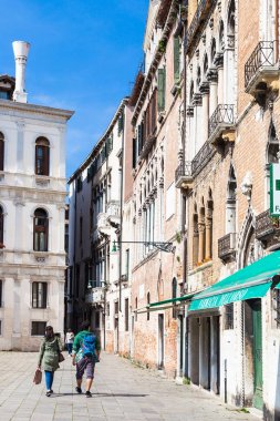 Venedik sokak Calle Borgolocco turist