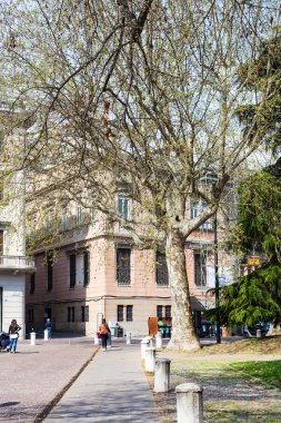 piazza Eremitani bahar Padua şehrinde insanları