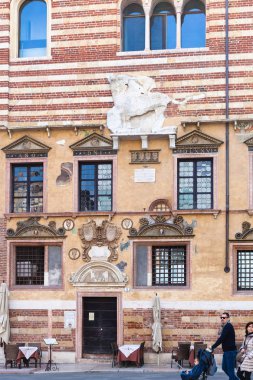 Piazza dei Signori 'deki Palazzo della Ragione cephesine.
