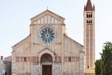 Basilica San Zeno Verona şehrinde cephe