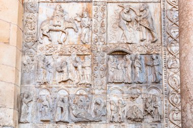 kısma Basilica di San Zeno Portal