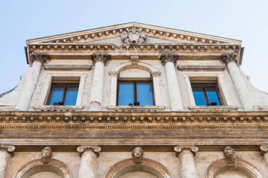 Piazza del Castello, Vicenza sarayının dekor