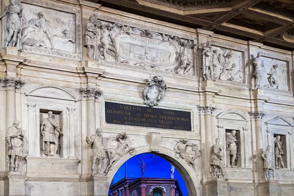 Wanddekoration der Bühne des Teatro Olimpico in Vicenza — Stockfoto