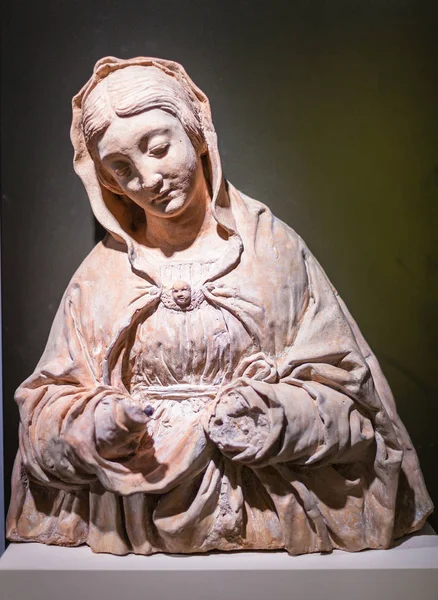 パラッツォ・キエリカティのテラコッタ彫刻 — ストック写真